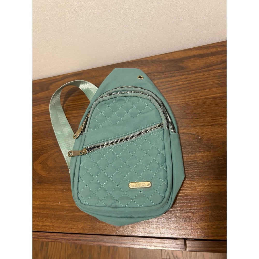 ‎Crossbody